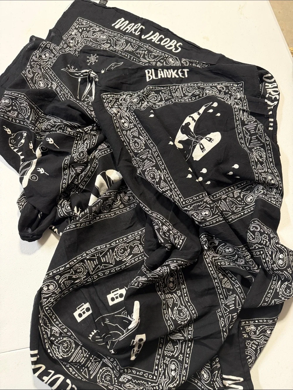 Marc Jacobs Black and White Bandana-Print Scarf Blanket Size 35/65